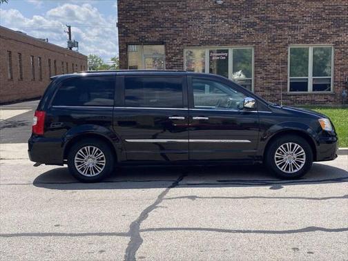 2014 Chrysler Town & Country Touring-L