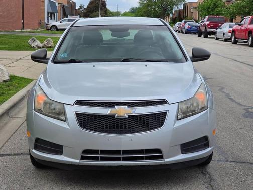 Silver Ice Metallic 2012 Chevrolet Cruze LS