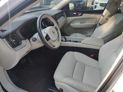 2024 Volvo XC60 Plus