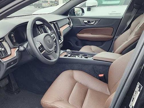 2025 Volvo V60 Cross Country Plus