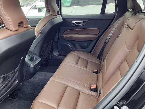 2025 Volvo V60 Cross Country Plus