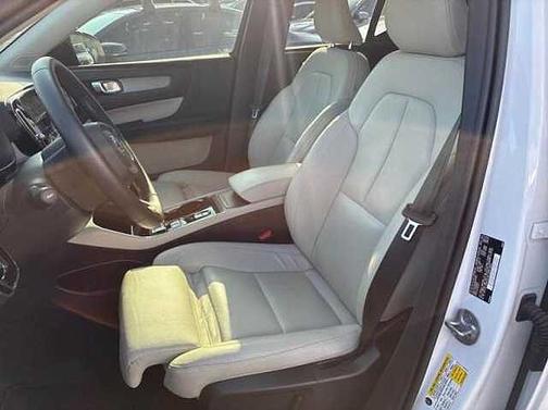 2024 Volvo XC40 Plus