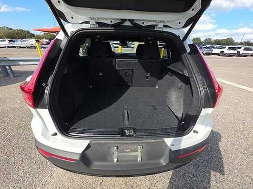 2025 Volvo XC40 Plus