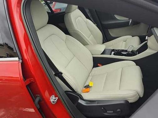 2023 Volvo XC40 Plus