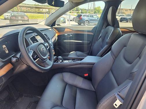 Silver Dawn 2023 Volvo XC90 Plus