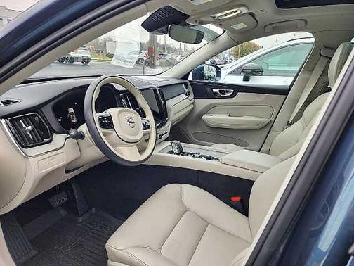 2023 Volvo XC60 Plus