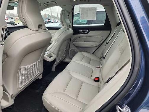 2023 Volvo XC60 Plus
