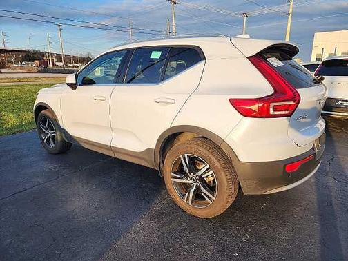 Cloud Blue 2025 Volvo XC40 Core