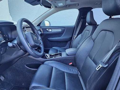 2025 Volvo XC40 Plus