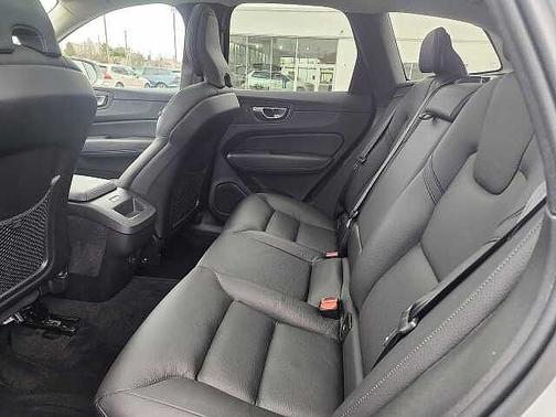 Silver Dawn 2023 Volvo XC60 Plus