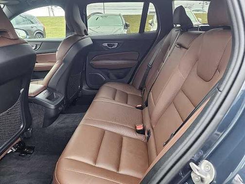 2025 Volvo V60 Cross Country Plus