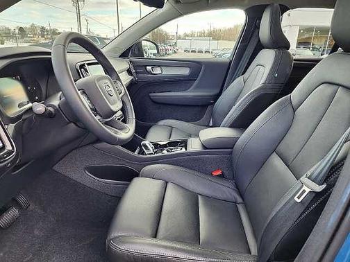 2024 Volvo XC40 