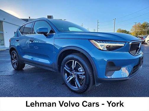 2025 Volvo XC40 Core