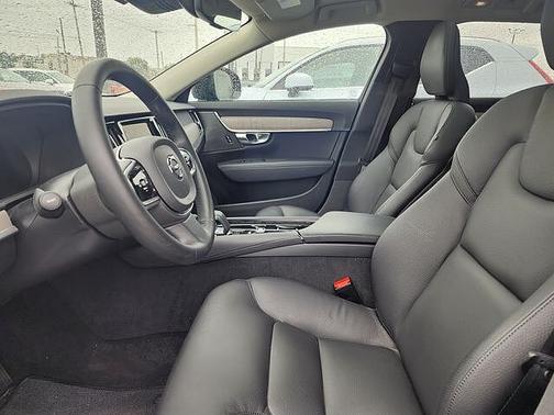 Onyx Black 2024 Volvo V90 Cross Country Plus