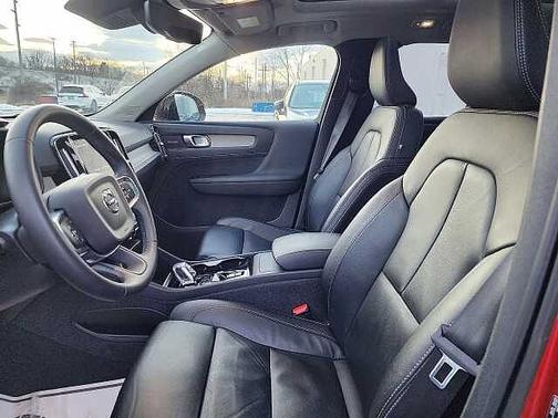 2023 Volvo XC40 