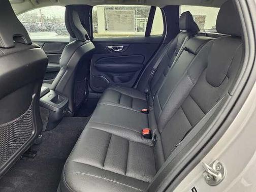 2024 Volvo V60 Cross Country Plus