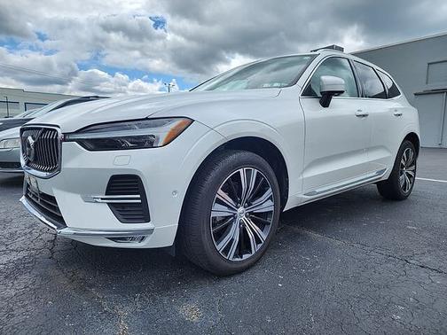 Crystal White 2023 Volvo XC60 Plus