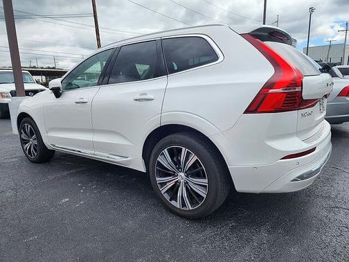 Crystal White 2023 Volvo XC60 Plus