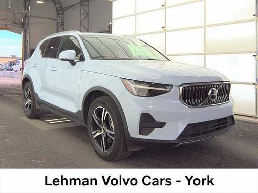 2025 Volvo XC40 Core
