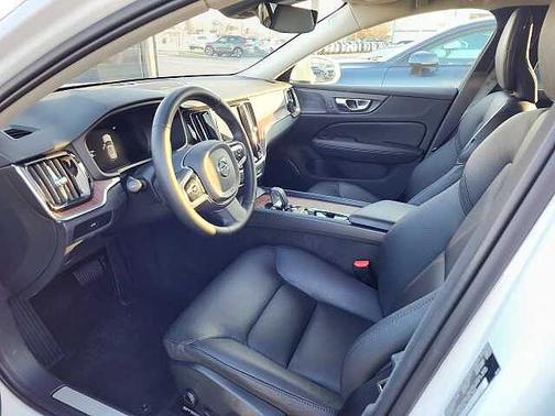 2024 Volvo V60 Cross Country Plus