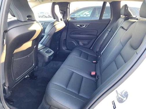 2024 Volvo V60 Cross Country Plus