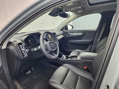 2024 Volvo XC40 Plus