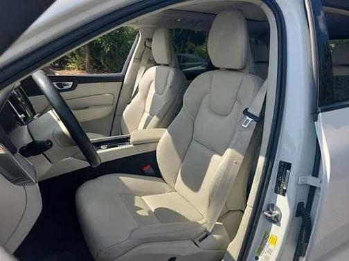 2023 Volvo XC60 Plus