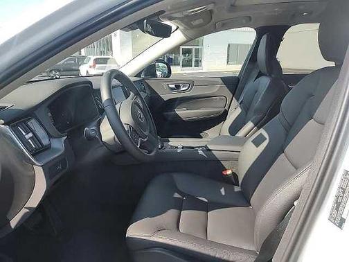 2025 Volvo XC60 Core