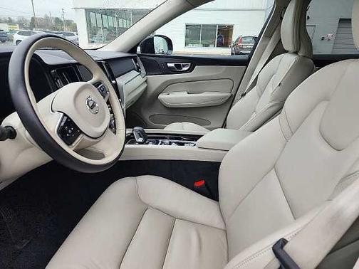 Fusion Red 2023 Volvo XC60 Plus