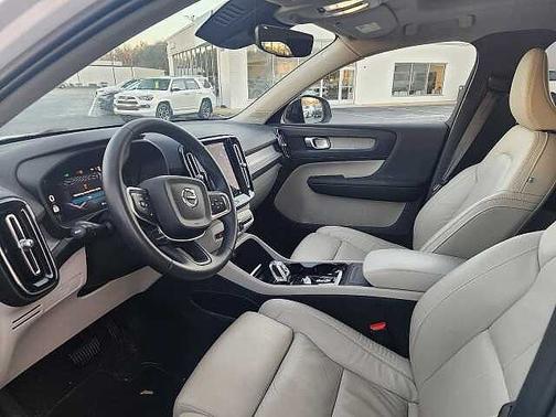 2023 Volvo XC40 Plus