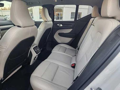2023 Volvo XC40 Plus