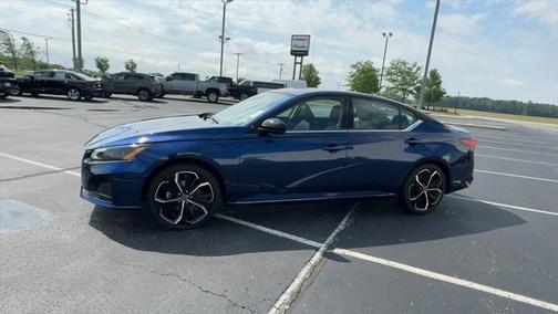 2023 Nissan Altima SR FWD