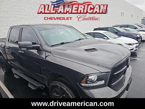 2017 RAM 1500 Night Crew Cab 4x4 5'7' Box