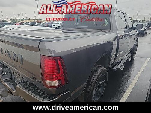 2017 RAM 1500 Night Crew Cab 4x4 5'7' Box