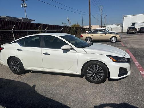 2023 Nissan Altima 2.5 SV