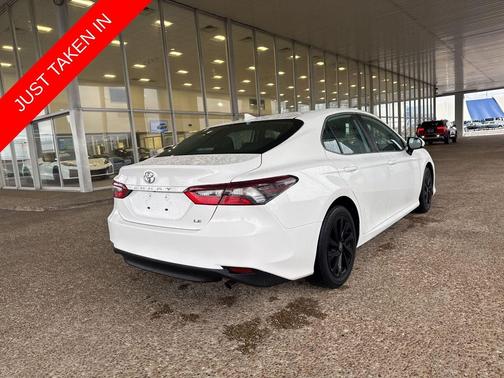 Ice 2024 Toyota Camry LE