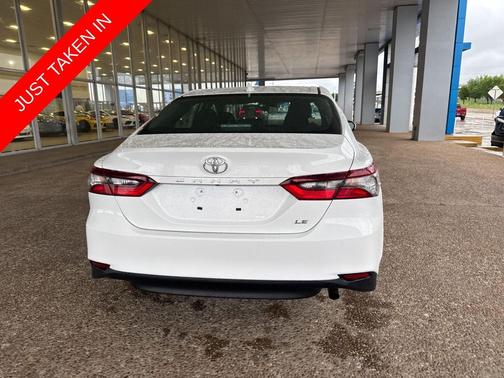 Ice 2024 Toyota Camry LE