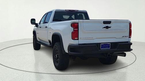 Summit White 2026 Chevrolet Silverado 2500 Crew Cab, Standard Bed, XR2, 4WD