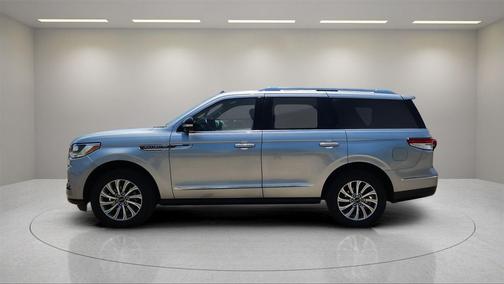 2023 Lincoln Navigator Standard