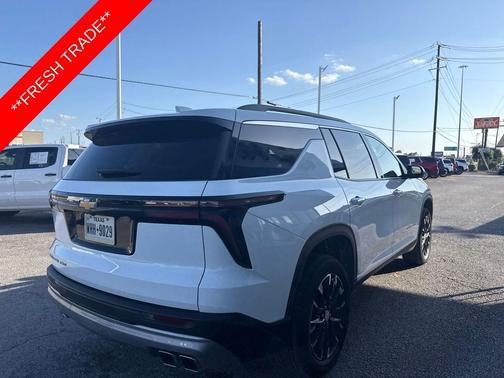 Summit White 2025 Chevrolet Traverse LT