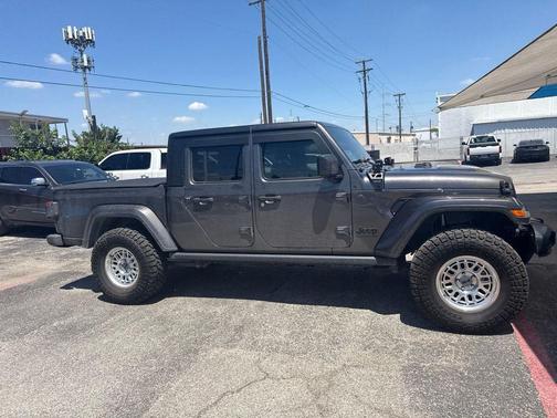 Granite Crystal Metallic Clearcoat 2024 Jeep Gladiator Willys