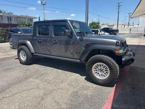 Granite Crystal Metallic Clearcoat 2024 Jeep Gladiator Willys