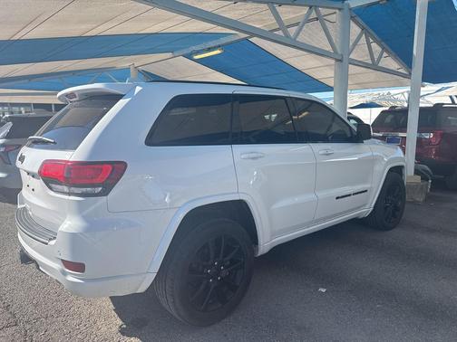 2022 Jeep Grand Cherokee Laredo