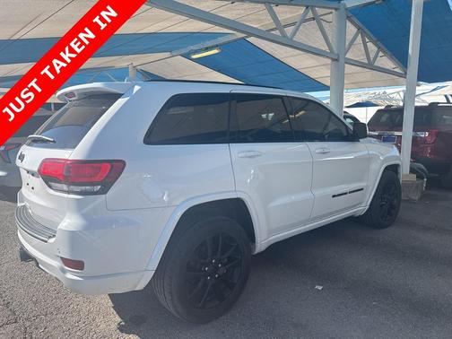 2022 Jeep Grand Cherokee Laredo