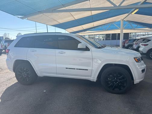 2022 Jeep Grand Cherokee Laredo