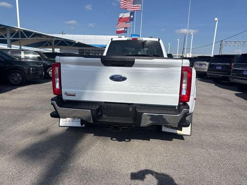 Oxford White 2023 Ford F-350 XLT