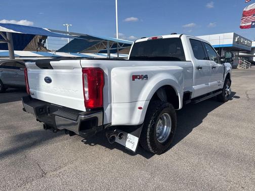 Oxford White 2023 Ford F-350 XLT
