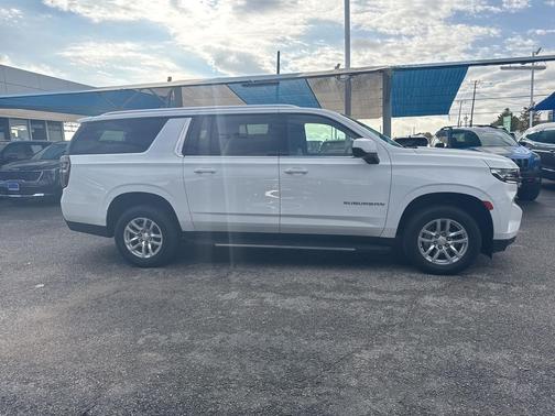 2023 Chevrolet Suburban LT