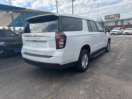 2023 Chevrolet Suburban LT