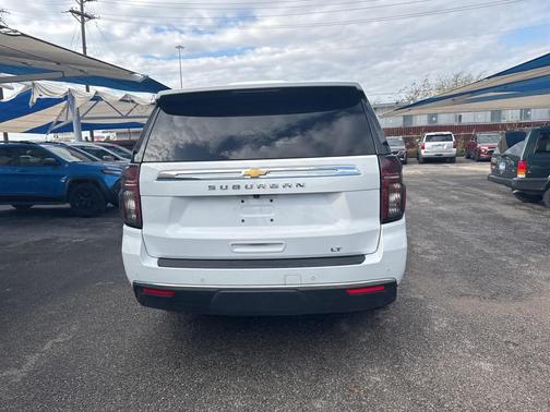 2023 Chevrolet Suburban LT